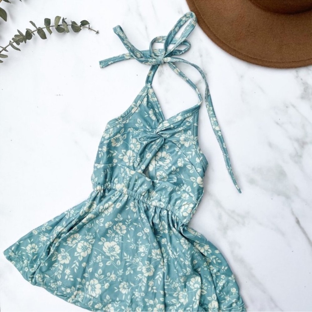 NWT - Bailey's Blossoms Ansley Keyhole Halter Dress